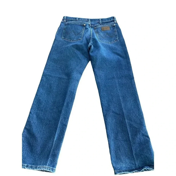 Wrangler Women's Blue Premium Cowboy Cut Straight Jean Size 32x30 - Picture 2 of 5